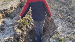 В Рязанской области мальчик каждый день проходит по 4 км в школу по бездорожью