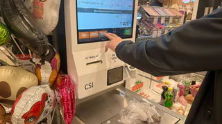 Продавцы-кассиры в Рязани вымогали деньги с покупателей за несуществующие кражи