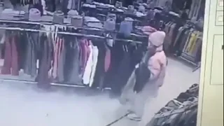 Надеть нечего: рязанки обокрали магазин одежды в ТЦ "Виктория Плаза"