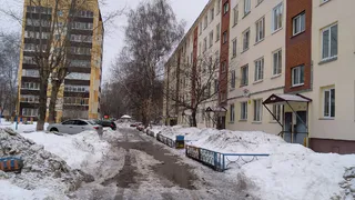 Люди, трансформируйтесь в авто! В Нижнекамске во дворе нет пешеходных дорожек