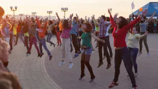 Тельцов ожидает столько сюрпризов, что их хватит на троих, близнецы отделаются малой кровью, раков ждет шикарный праздник, а рыб расцелует удача - с такими средствами рай возможен и в самых простых условиях