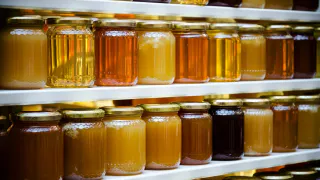 Каждый второй магазинный мед оказался подделкой: итоги расследования Роскачества 