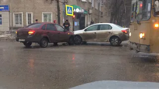 ДТП в Прикоском - два автомобиля перекрыли полосу движения