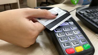 Всем, у кого есть карта «Мир», дали срок до января 2025 года. Потом будет слишком поздно