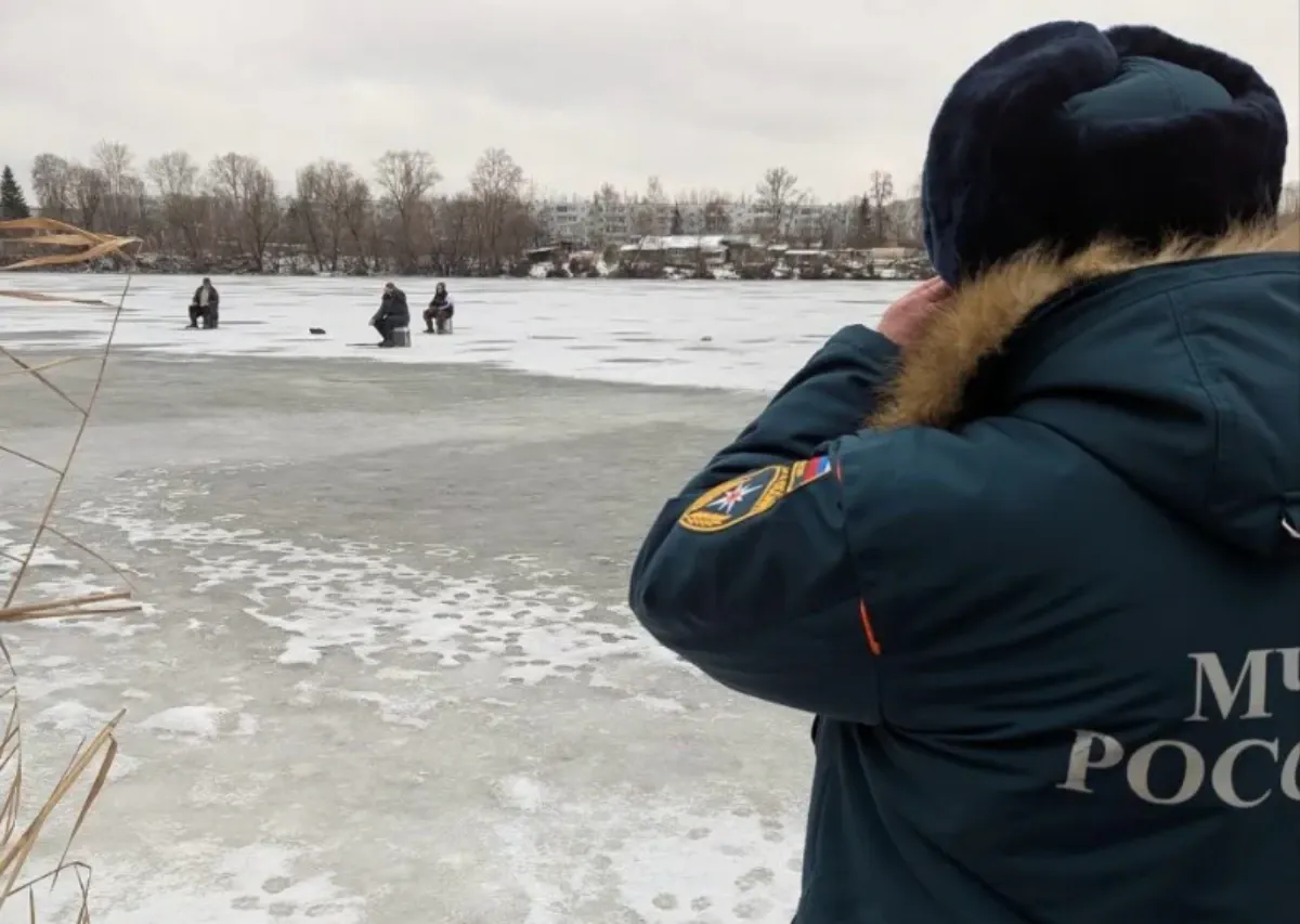 На Сурском водохранилище произошла трагедия: под лед провалился пожилой мужчина