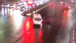Маршрутка и легковушка: авария на Московском шоссе попала на видео
