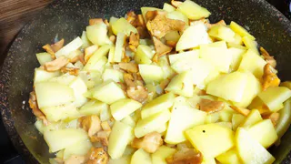 25 лет жарила картошку не правильно: узнала 3 классные хитрости и теперь она не прилипает к сковороде даже если захочу