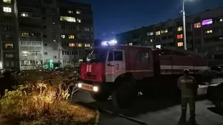 «Из-под бетонной плиты валил дым»: жители дома на Новой вовремя заметили пожар