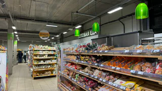 Зашёл в «Пятёрочку» за молоком, а вышел с полным пакетом — сотрудница рассказала, какие 4 ловушки там работают