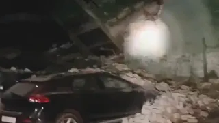 Крыша гаража упала на машины в Зеленодольске