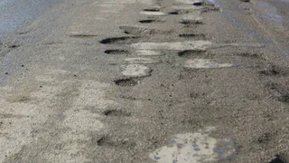 Рязанец отсудил у районной администрации более 240 тысяч за ямы на дороге