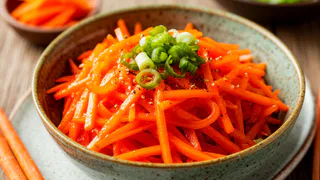 Забудьте про безвкусный магазинный салат: 15 закусок с морковью по-корейски, от которых гости будут облизывать пальцы