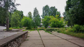 Уже конец июля, а работы на аллее возле детской школы искусств «Глазовчанка» так и не начинались