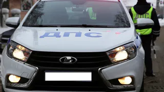 В Рязани легковушка вылетела на разделительный барьер