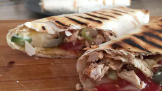 Жалоба читателя – "На улице Новаторов запах шаурмы наносит вред здоровью"