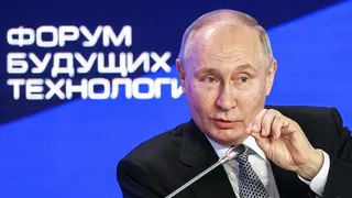 Путин сообщил о новых выплатах медикам