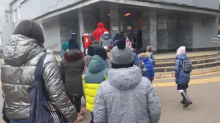 Это вам не каникулы! Школьникам запретили ходить в ТЦ без родителей