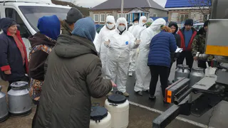 Заплатят позже: Минсельхоз принимает у жителей Заокского молочные продукты