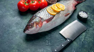 Опасная рыба кишит паразитами – не покупайте никогда: в ней обнаружили 10-метровых червей