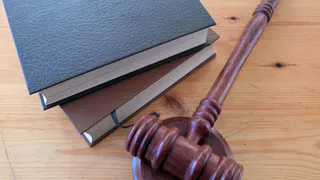 Суд в Рязани взыскал деньги с подрядчика за ЧП на благоустроенной площади