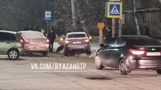 На перекрёстке Черновицкой и Островского в Рязани произошло массовое ДТП