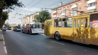Обрыв троллейбусной линии на площади Победы - движение в центре Рязани затруднено