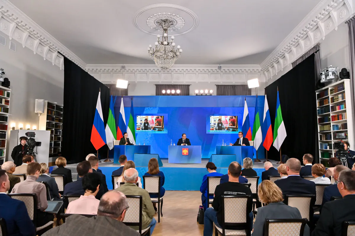 Ростислав Гольдштейн провел первую прямую линию с жителями Коми