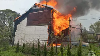 Крупный пожар охватил частный дом в деревне Бунаково Александровского района