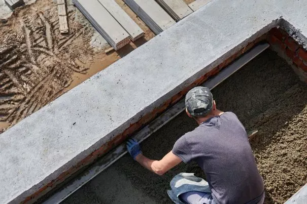 Залил бетон под каждый угол и спокойно живу: на таком фундаменте дом будет стоять вечно и сырости не будет на стенах