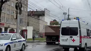 На улице Есенина в Рязани столкнулись грузовик и «Газель»