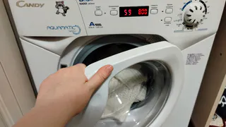 Выдергиваю вилку из розетки после каждой стирки - и вот почему. Опасность, о которой не говорят вслух