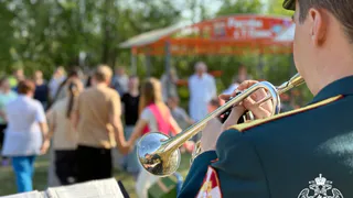 В Сыктывкаре юные пациенты больницы получили музыкальный подарок от военных