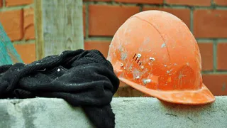 В Нижнекамске рабочие, упавшие с высоты, находятся в тяжелом состоянии