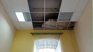 В Рязанском государственном университете потолок оказался в плачевном состоянии