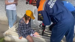 В «Радужном» девочка, играя у дома, провалилась между металлических прутьев