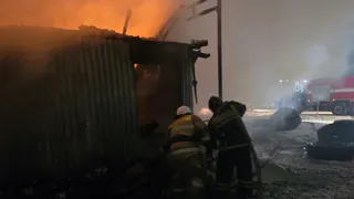 В Усинске ликвидировали пожар в слесарной мастерской