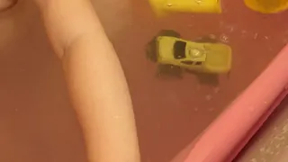 Ну как Вам водичка? Дна тазика, правда, не видно