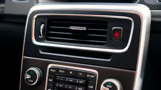 В салоне будет сильно теплее, можно ездить в футболке зимой: Простой лайфхак