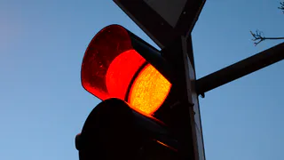 В ГАИ разъяснили - что нужно делать, если вы уже пересекли стоп-линию и загорелся красный сигнал светофора