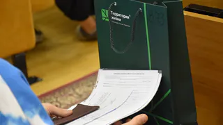 В Пензе детям-сиротам вручили еще 60 ключей от новых квартир