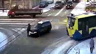 На перекрёстке улиц Горького и Новой водитель Range Rover сбил пенсионерку