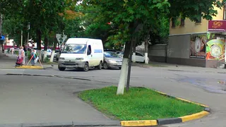 На Володарке легковушка въехала в автофургон