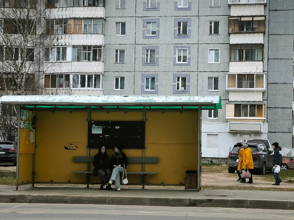 Жителя Магнитогорска арестовали за кражу смартфона с автобусной остановки