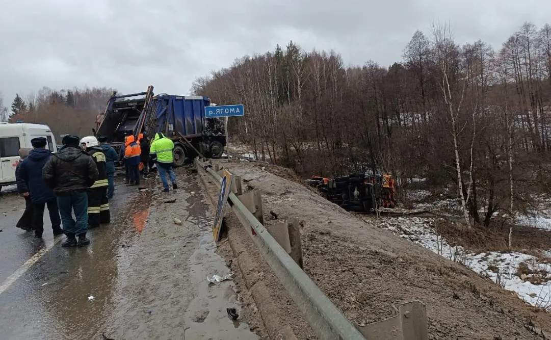 Водителя мусоровоза будут судить в Камешково за трагедию на трассе