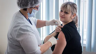 Наш ответ ковиду: почти 800 нижнекамцев сделали прививки от коронавируса