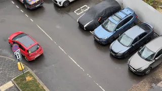 Верховный Суд окончательно поставил точку: кому на самом деле принадлежат парковочные места во дворе - теперь все ясно