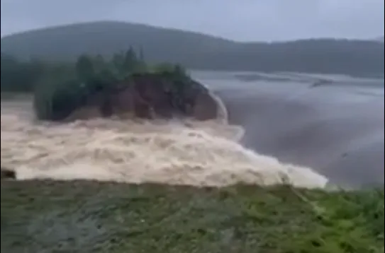 В связи с разрушением дамбы происходит эвакуация населения из ряда деревень вблизи Карабаша