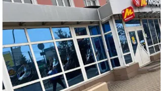 В Брянске разгромили стекла на автовокзале