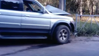 В Дашково-Песочне водитель влетел в столб