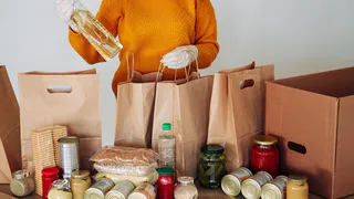 Магнитогорцы могут пожертвовать продукты и одежду для малоимущих жителей сёл